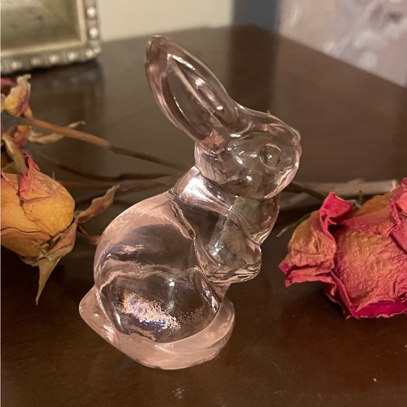 HOLD Bunny (Fenton). 35 years old. Pink Glass - Picture 5 of 7